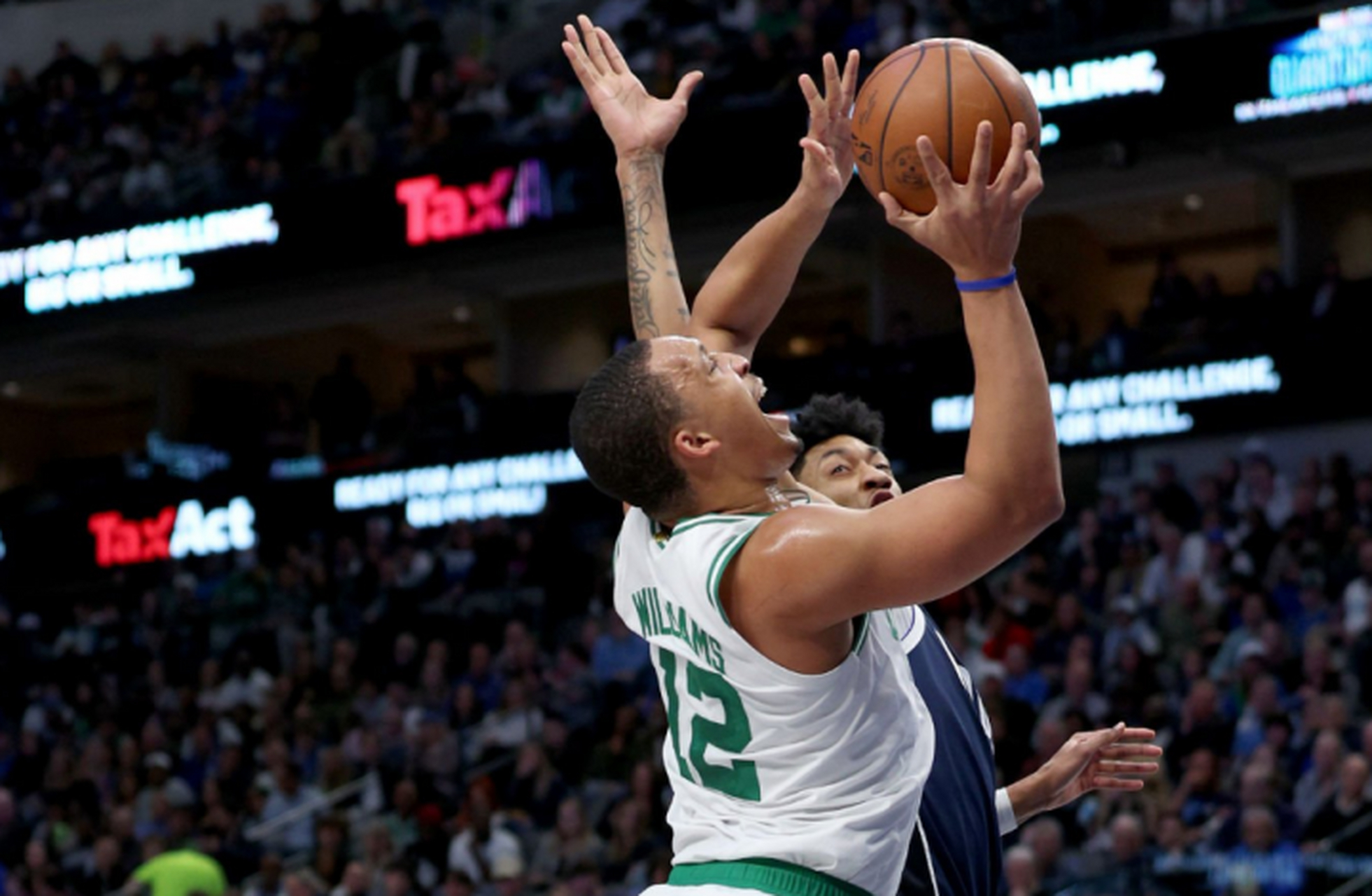 波士顿凯尔特人训练开放日，转会期更衣室发声引欢呼，CBA常规赛在即，轮换策略成焦点的简单介绍